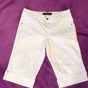 Gloria Vanderbilt White Jean capris